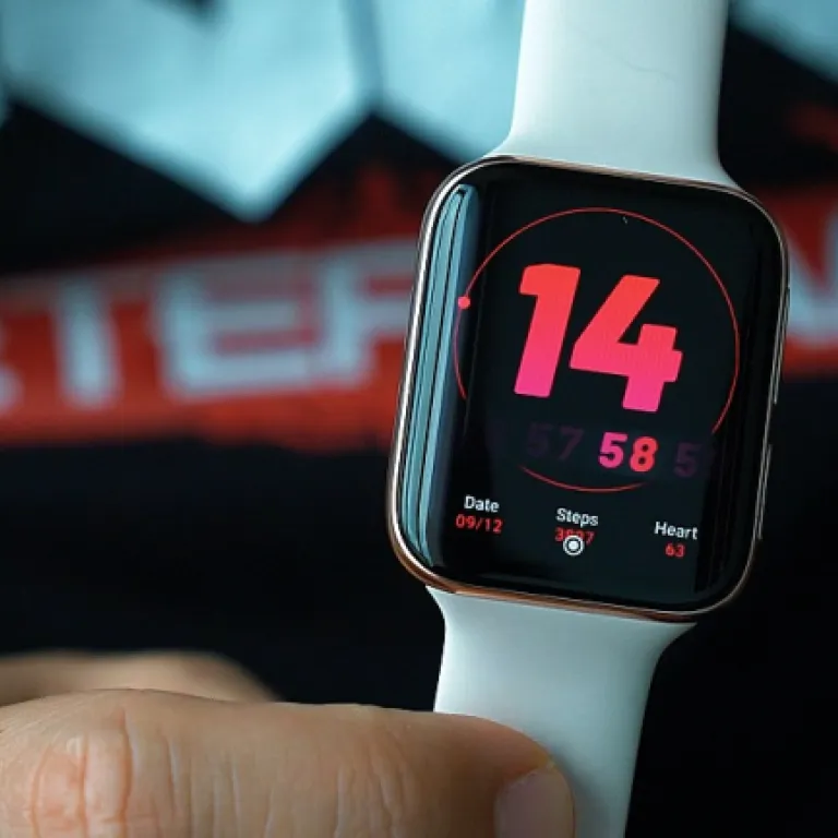 Pourquoi la trotteuse d’une montre connectée fascine autant