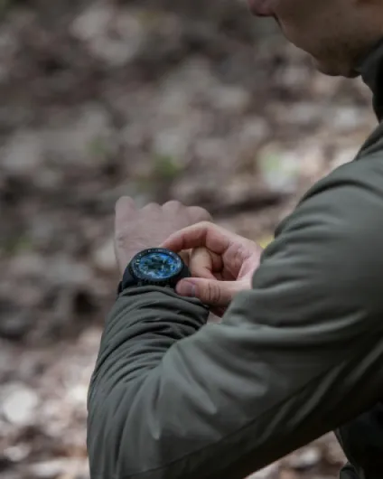 Core Montre de Sport Outdoor avec Altimètre, Baromètre et Boussole, Smartwatch Extérieur Traditionnelle Intelligent Étanche pour Les Aventures en Plein Air Noir (All Black) Suunto Core